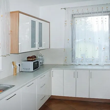 In Near كريتويني