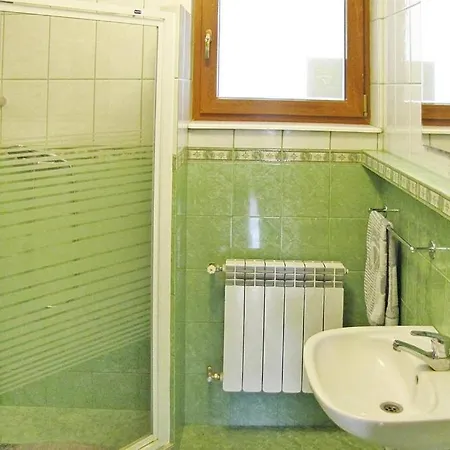 In Near كريتويني