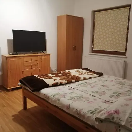 Fenced For 8 People, Only 150m From The Lake, In Сasa de vacaciones